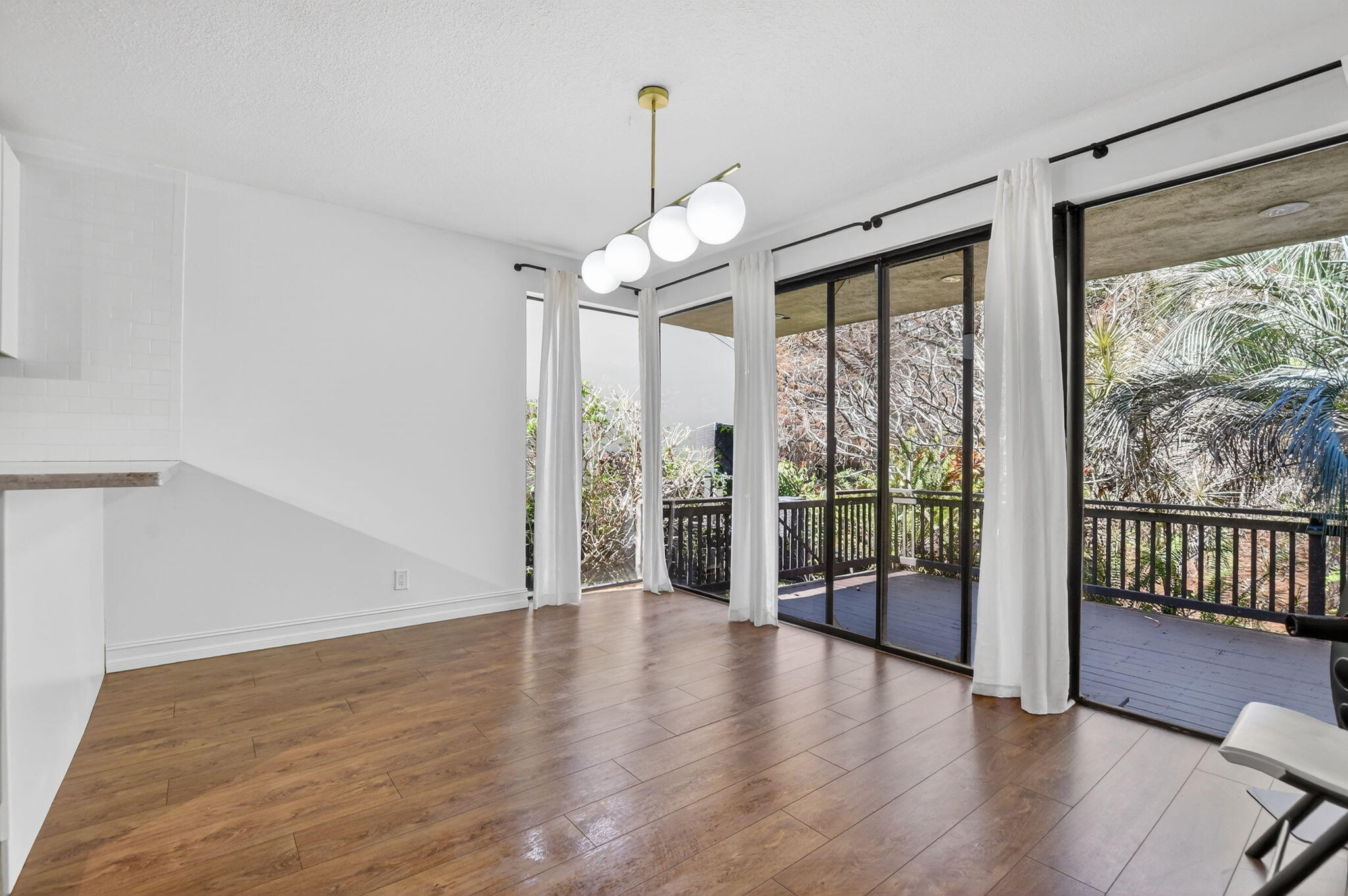 LANDS END - Residential