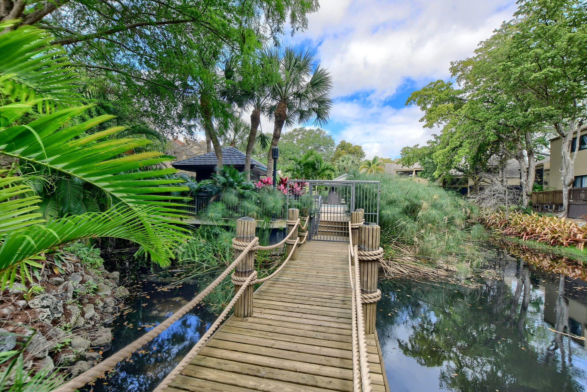 LANDS END - Residential