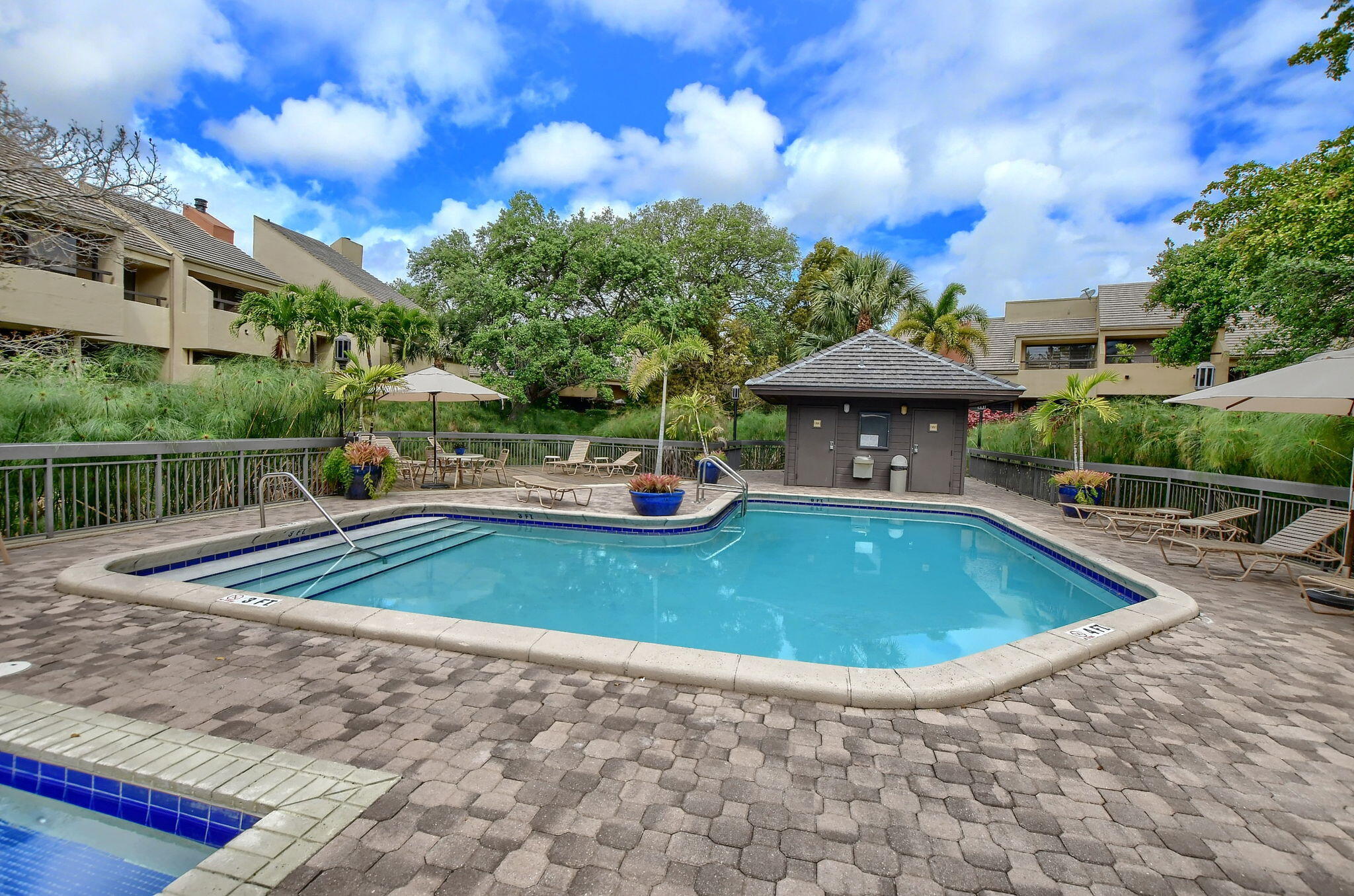 LANDS END - Residential