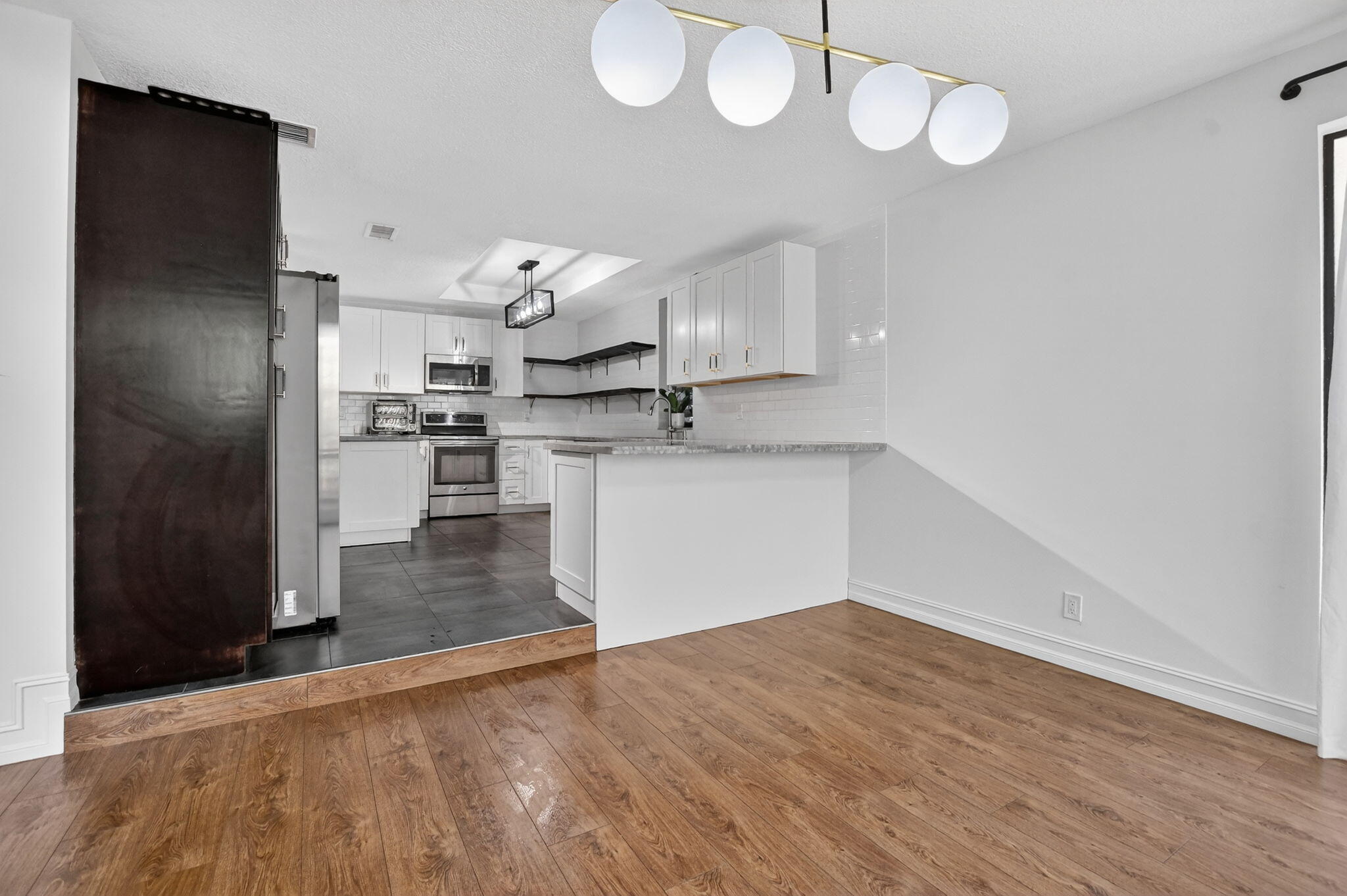 LANDS END - Residential