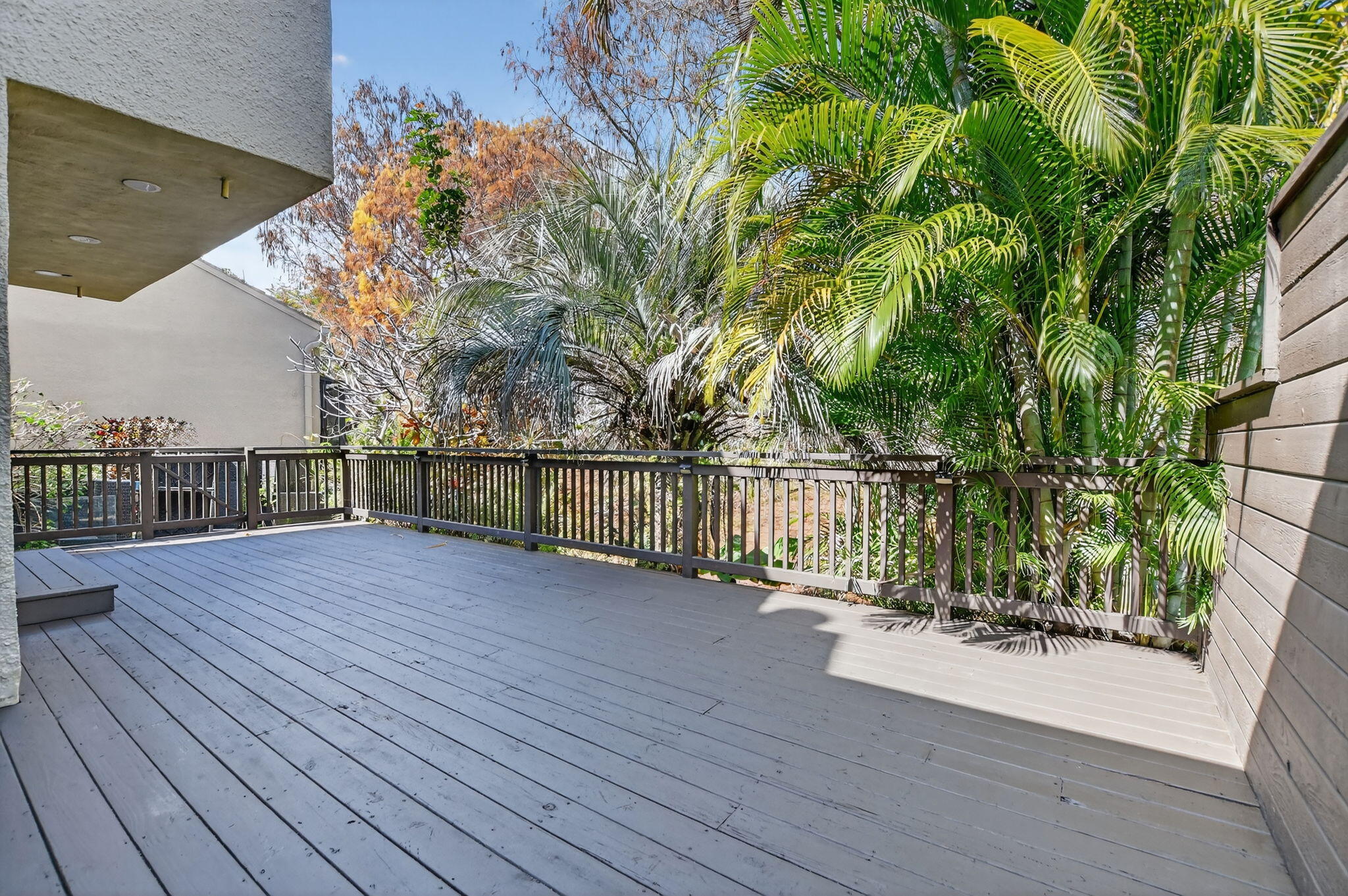 LANDS END - Residential