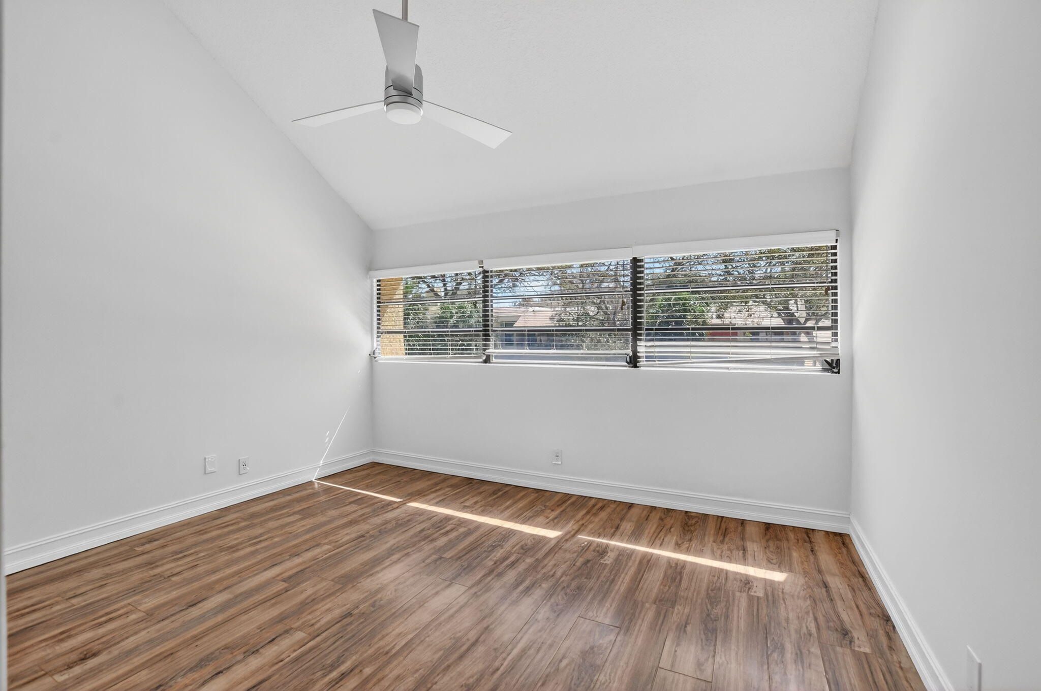 LANDS END - Residential