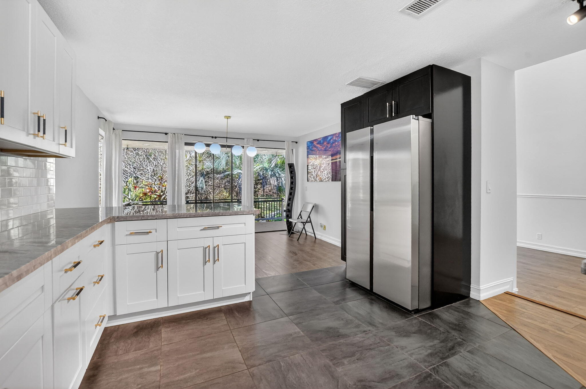 LANDS END - Residential