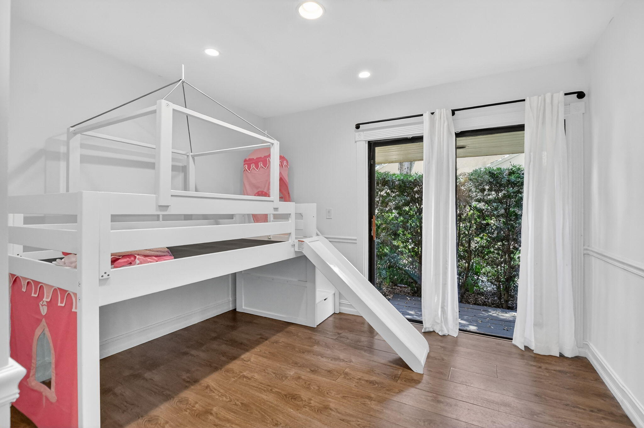 LANDS END - Residential