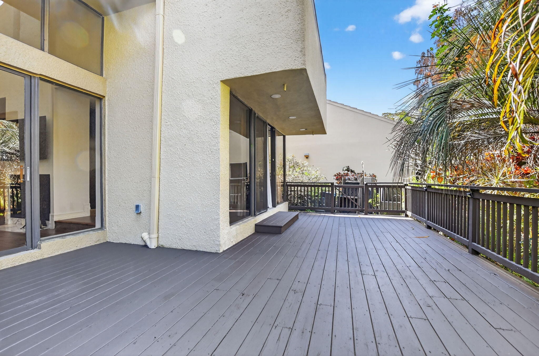 LANDS END - Residential