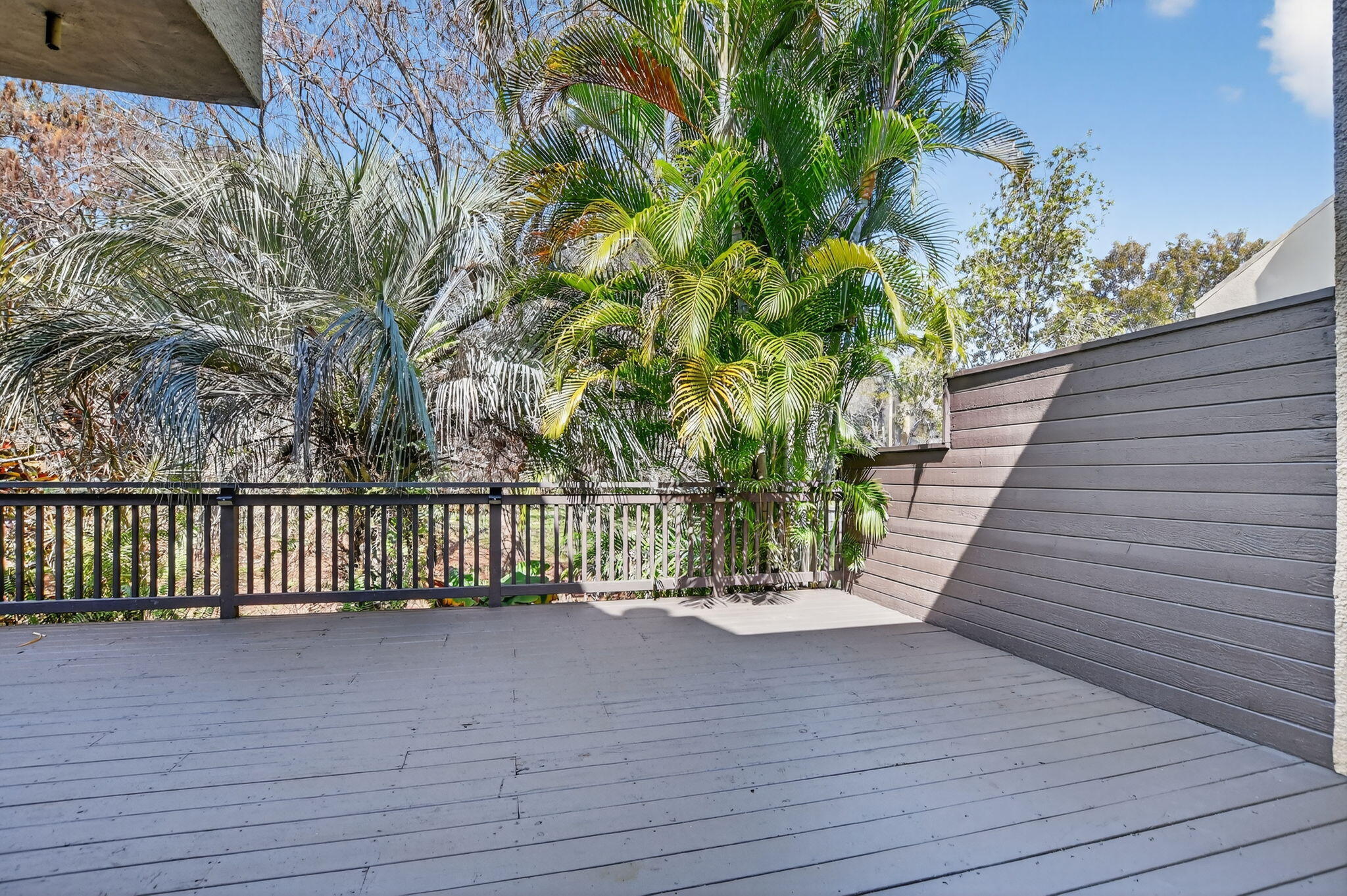 LANDS END - Residential