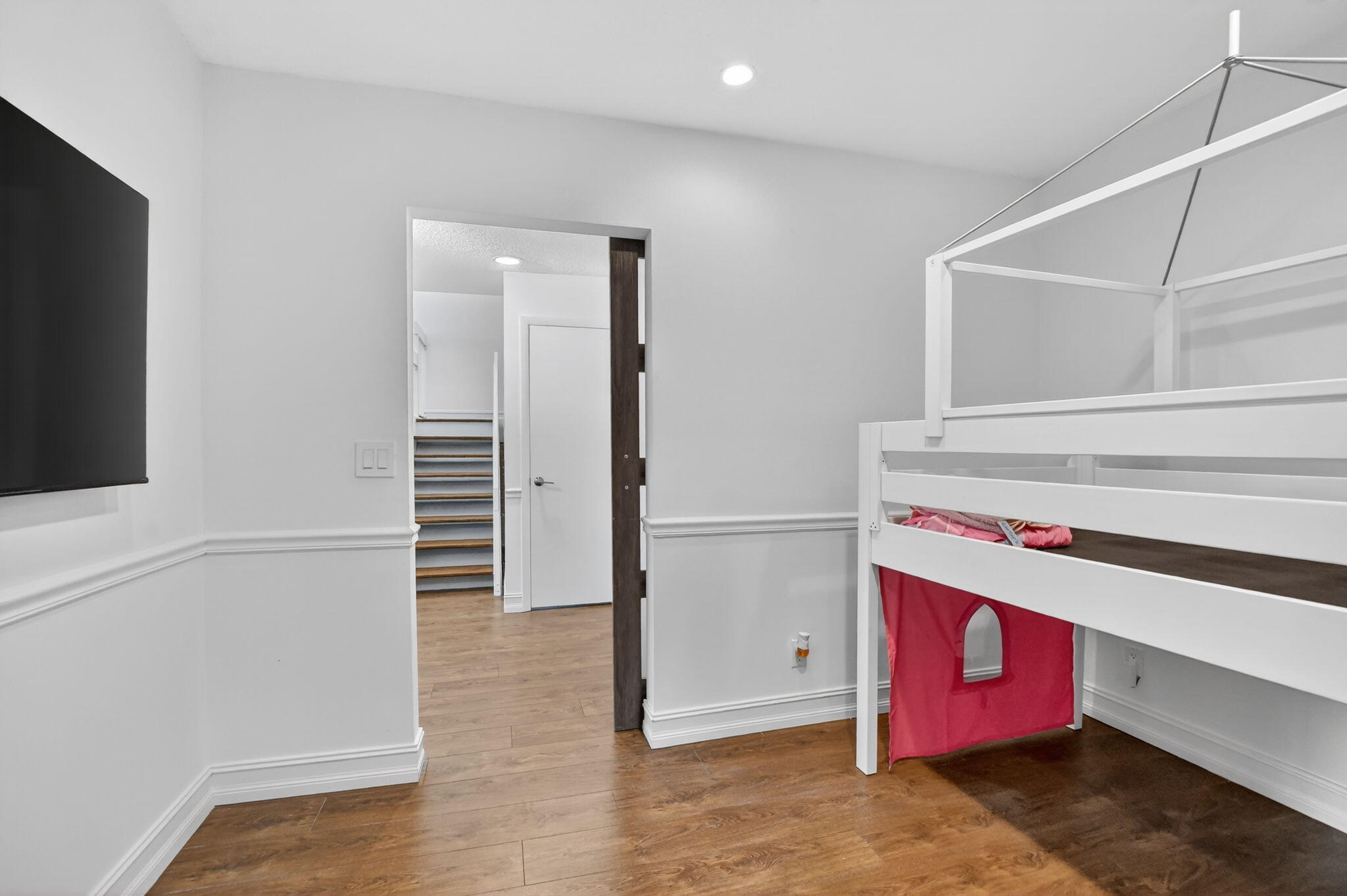 LANDS END - Residential