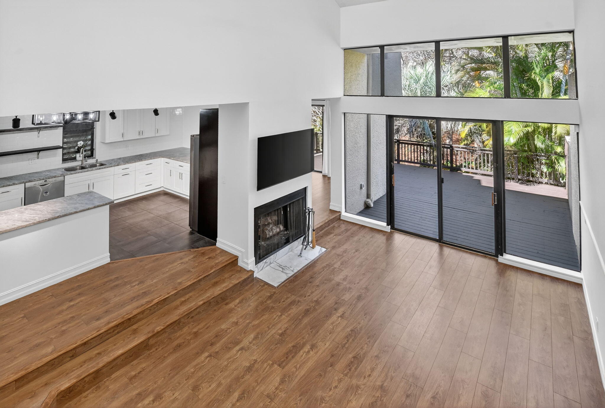 LANDS END - Residential