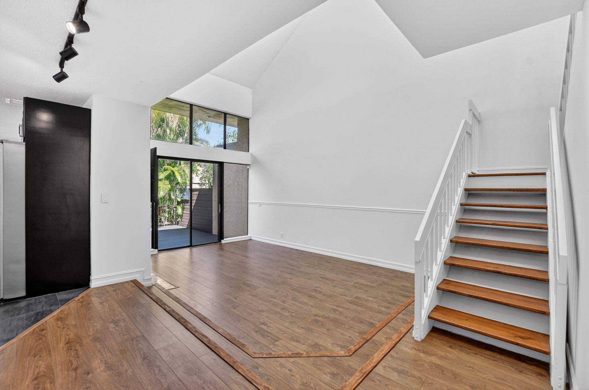 LANDS END - Residential