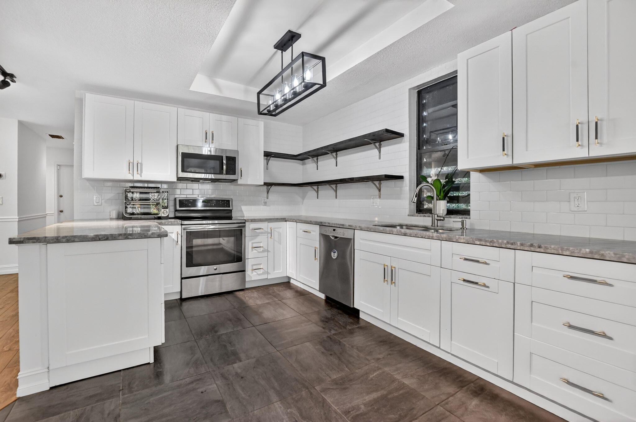 LANDS END - Residential