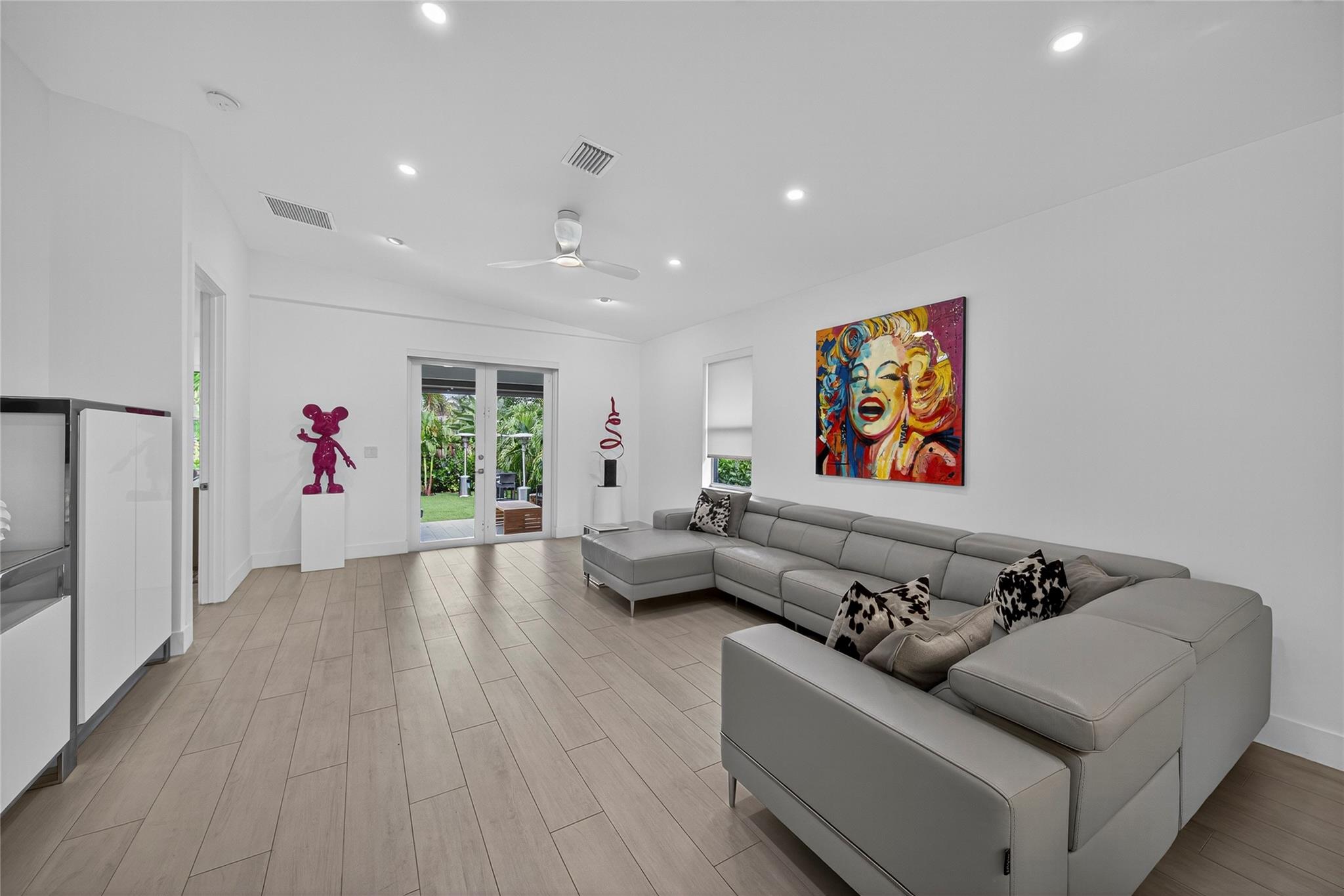 Petite - Residential