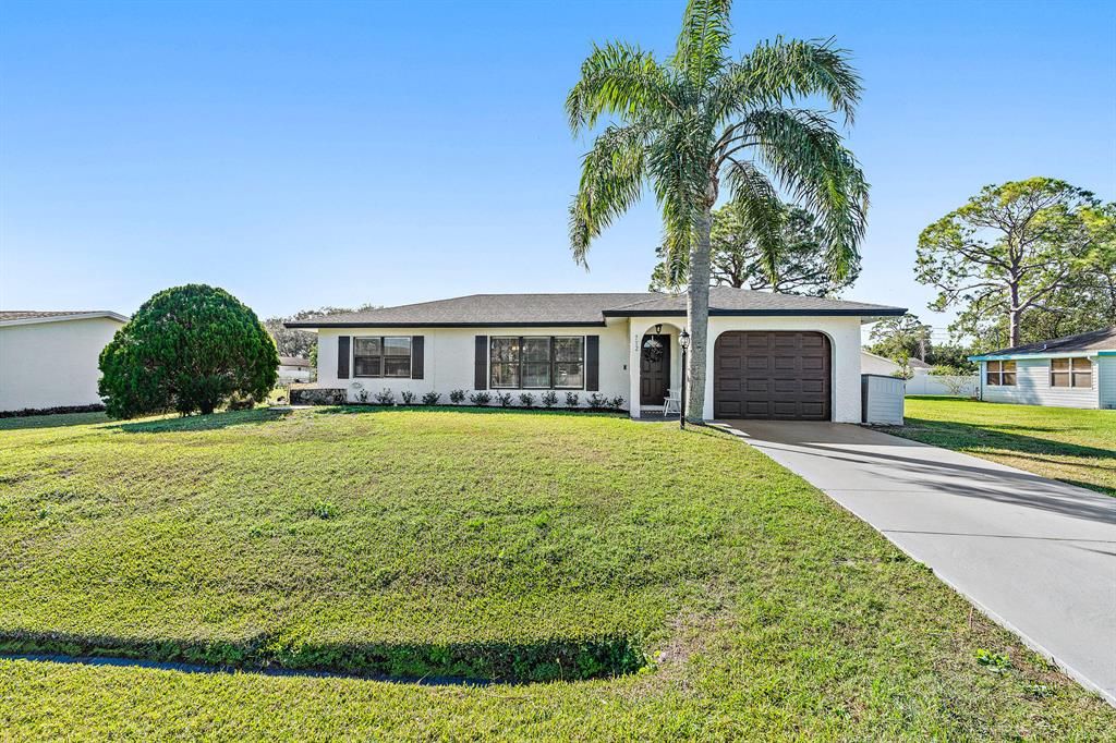 Photo of 712 SE Whitehurst Avenue, Port St Lucie, FL 34983 (MLS # R10863270)