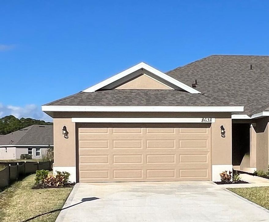 Waterview beautiful 3bd/2ba with a FLEX in waterstone community, you can enjoy the Club House, Pool, fitness room, playground, tennis court, pickleball, and volleyball courts. 2 miles from I-95. shopping, restaurants, and close to the Vero beach outlets and the Indian River Mall. Refrigerator, Washer Dryer will be installed on 17th December 2025.OWNER TAKES CARE OF LANDSCAPING