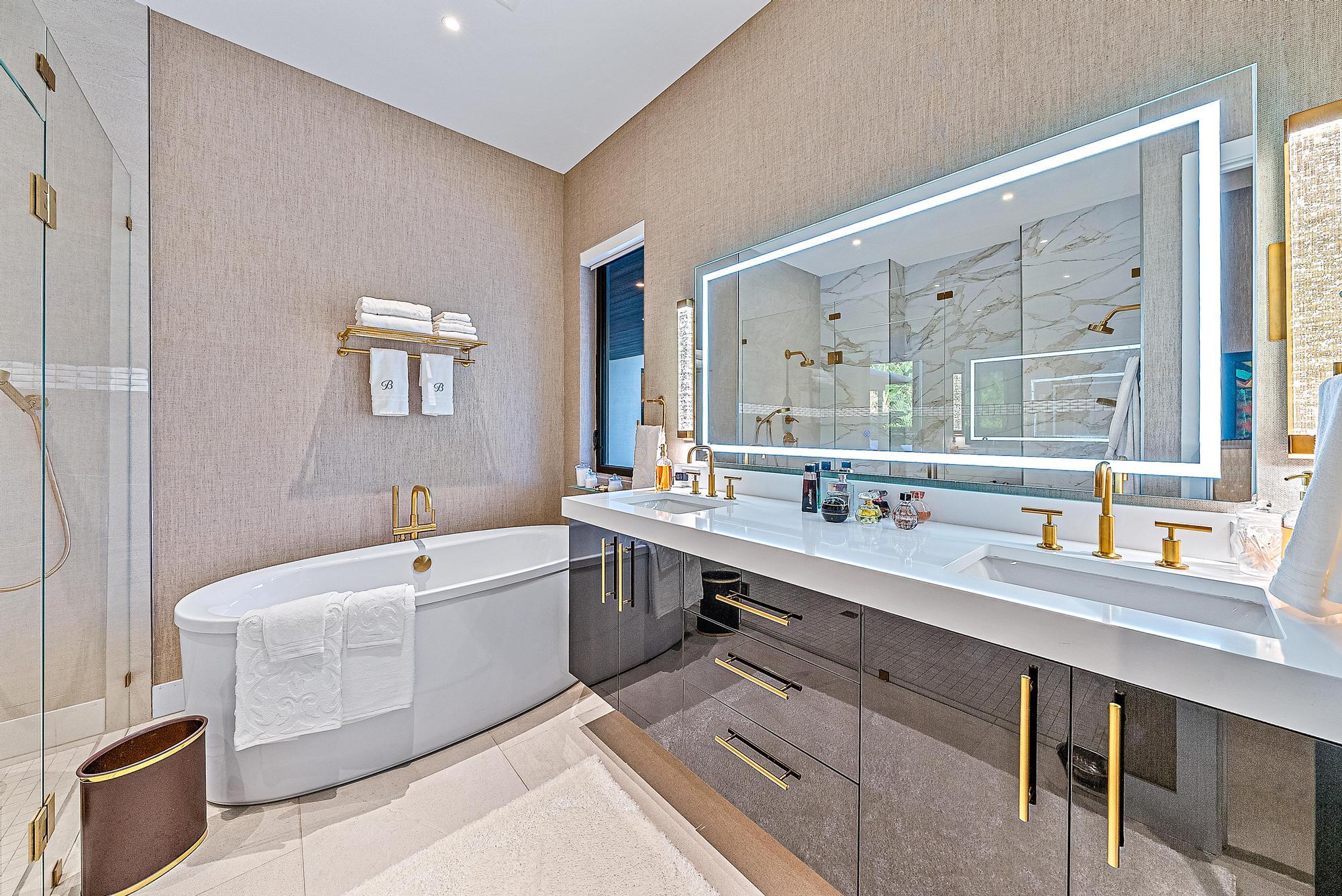 MIRAMAR SHORES - Residential