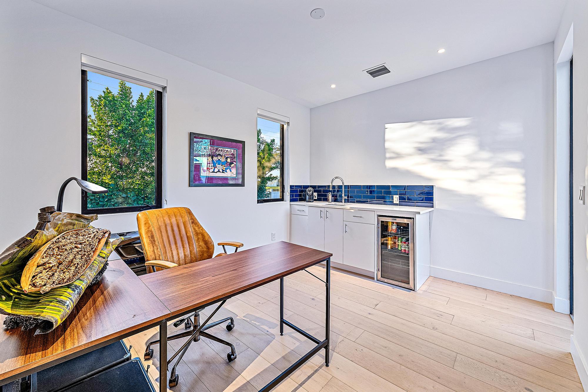 MIRAMAR SHORES - Residential