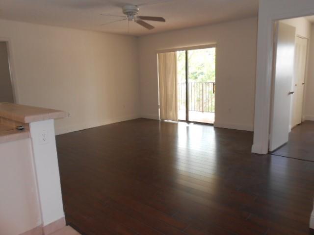 250 Palm Cir 303