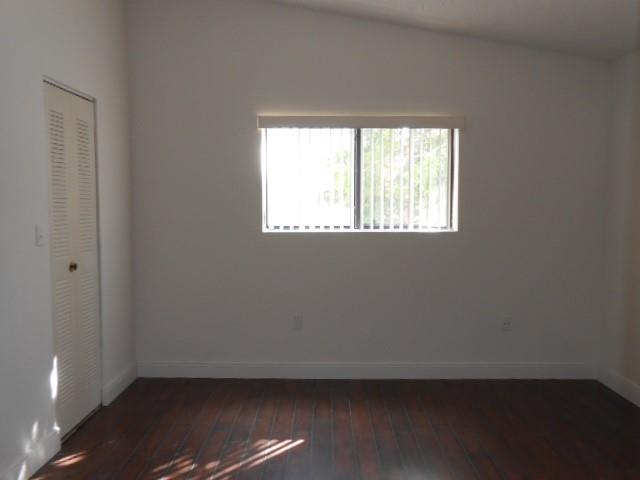 250 Palm Cir 303