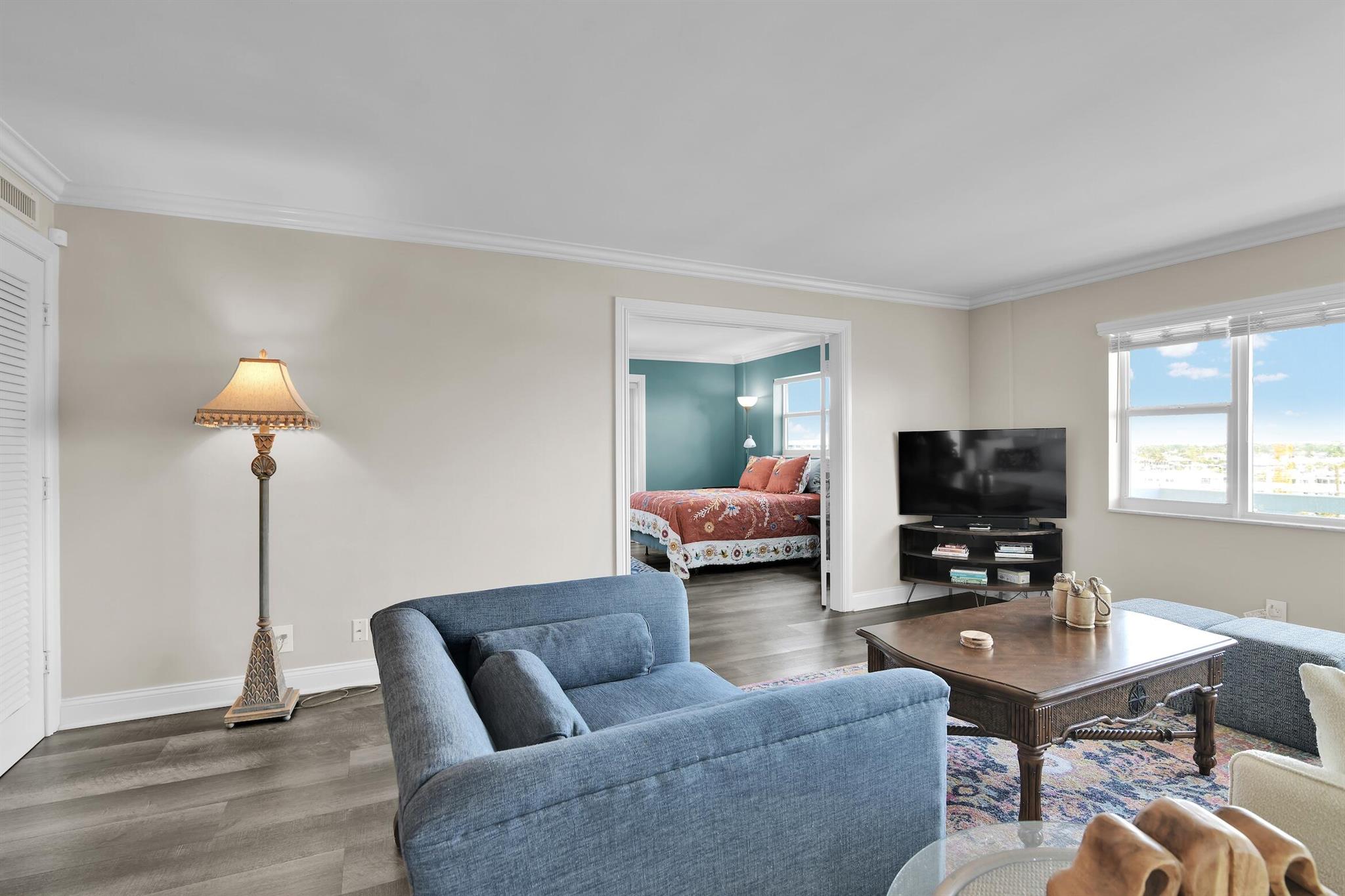 1169 Hillsboro Mile 619