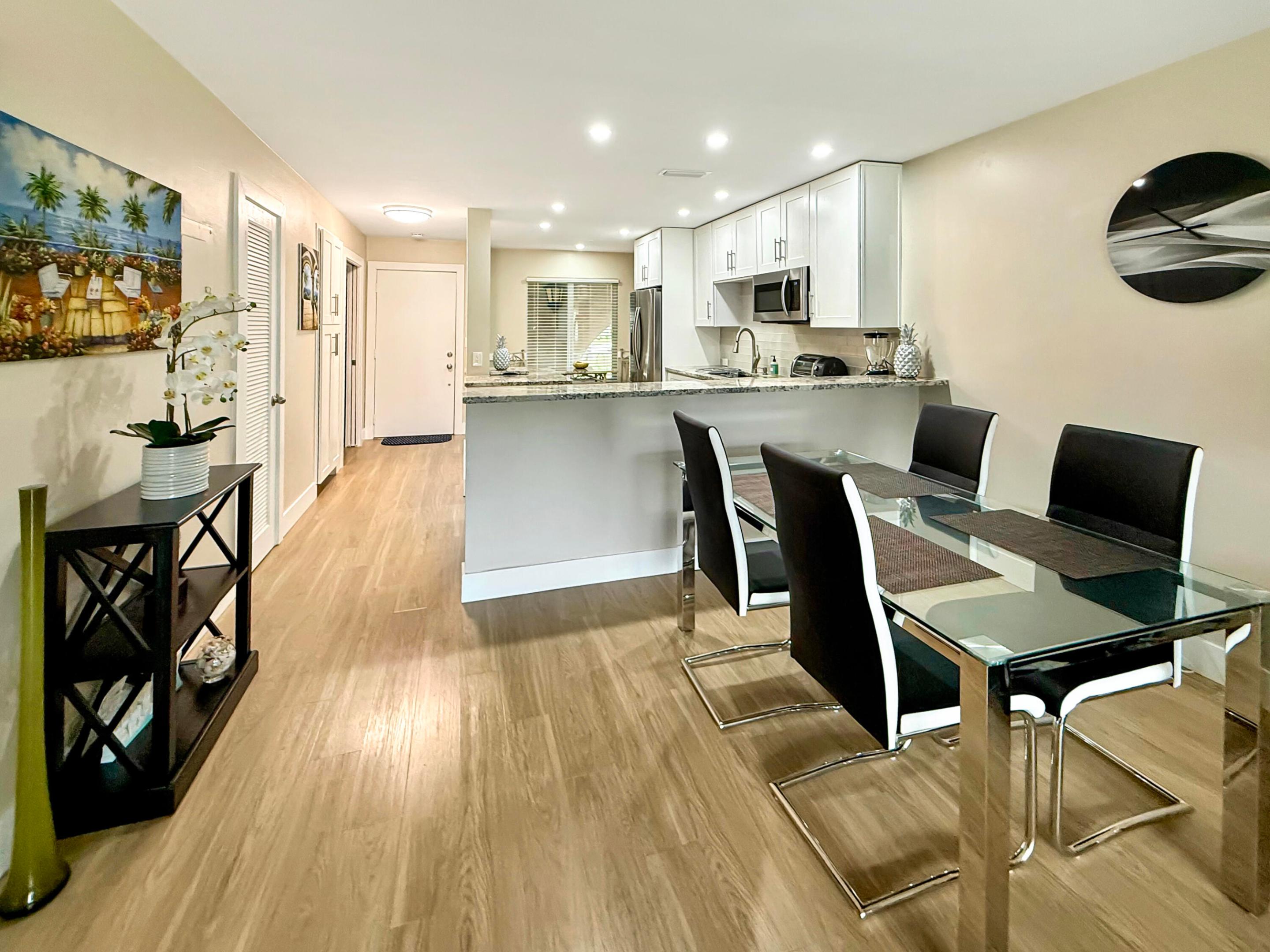 PALM GREENS AT VILLA DEL RAY CONDO II - Residential Lease