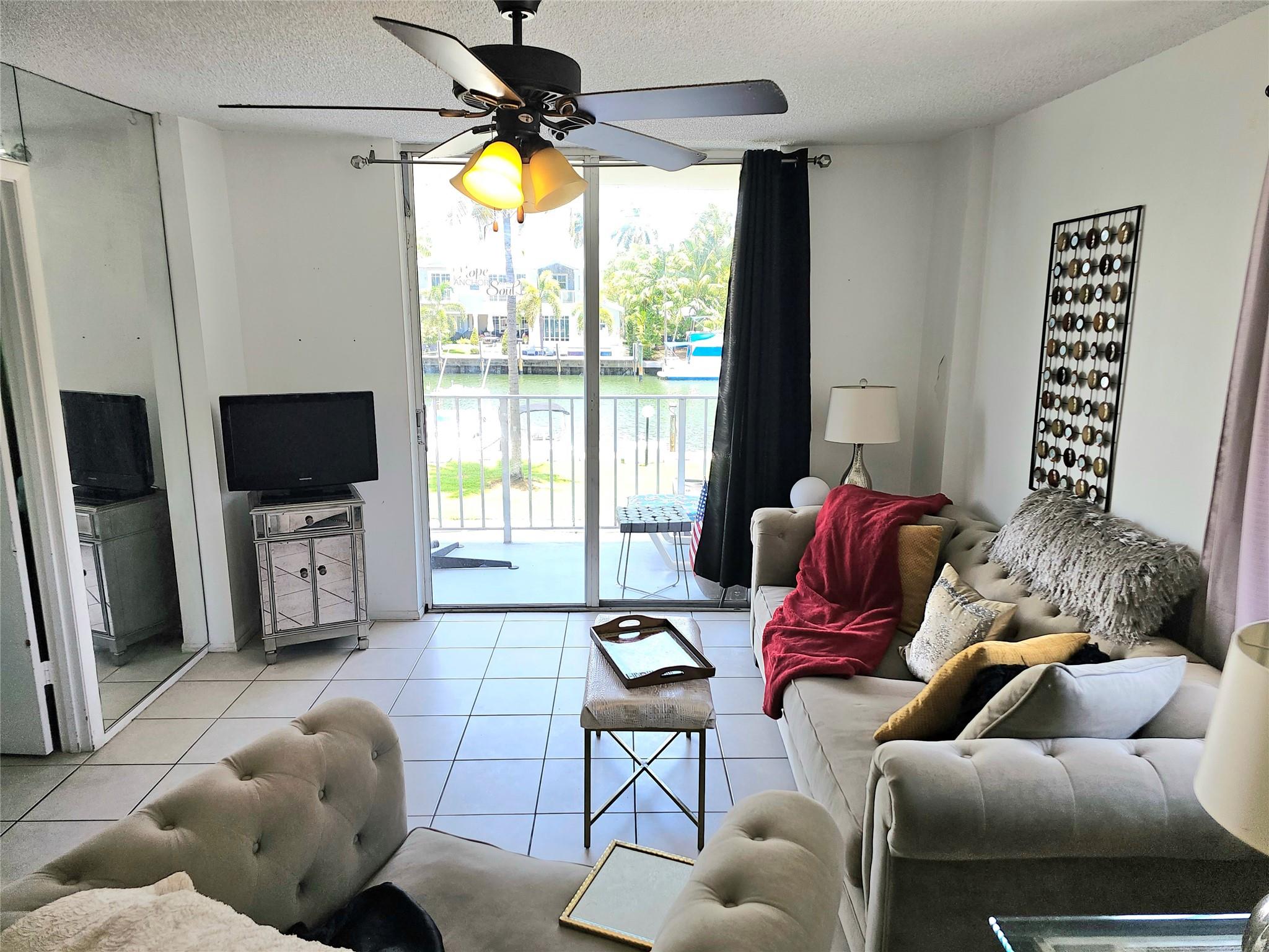 1731 SE 15th St 215, Fort Lauderdale, FL, 33316/$339,000 2 1731 SE 15th St 215