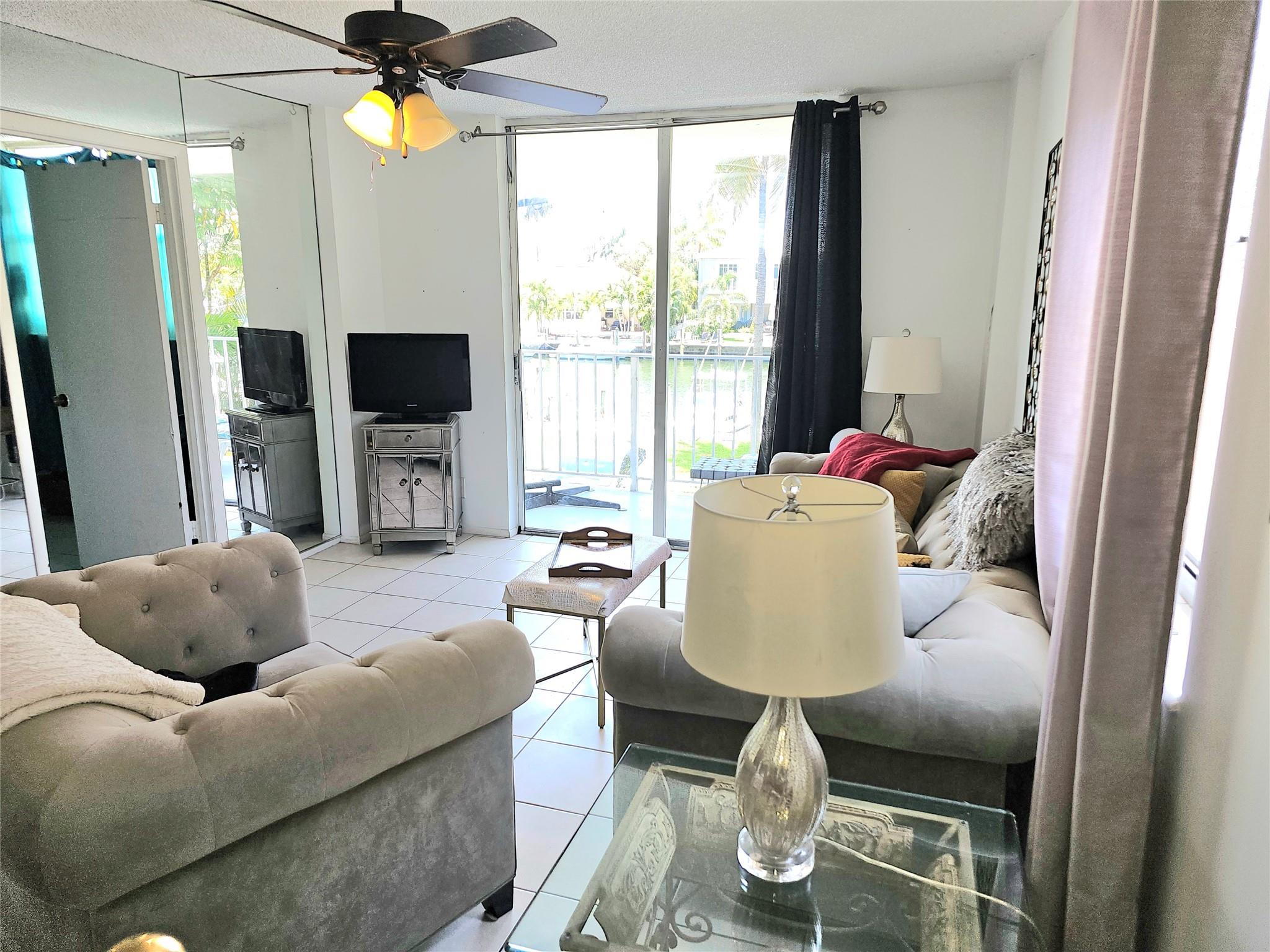 1731 SE 15th St 215, Fort Lauderdale, FL, 33316/$339,000 4 1731 SE 15th St 215