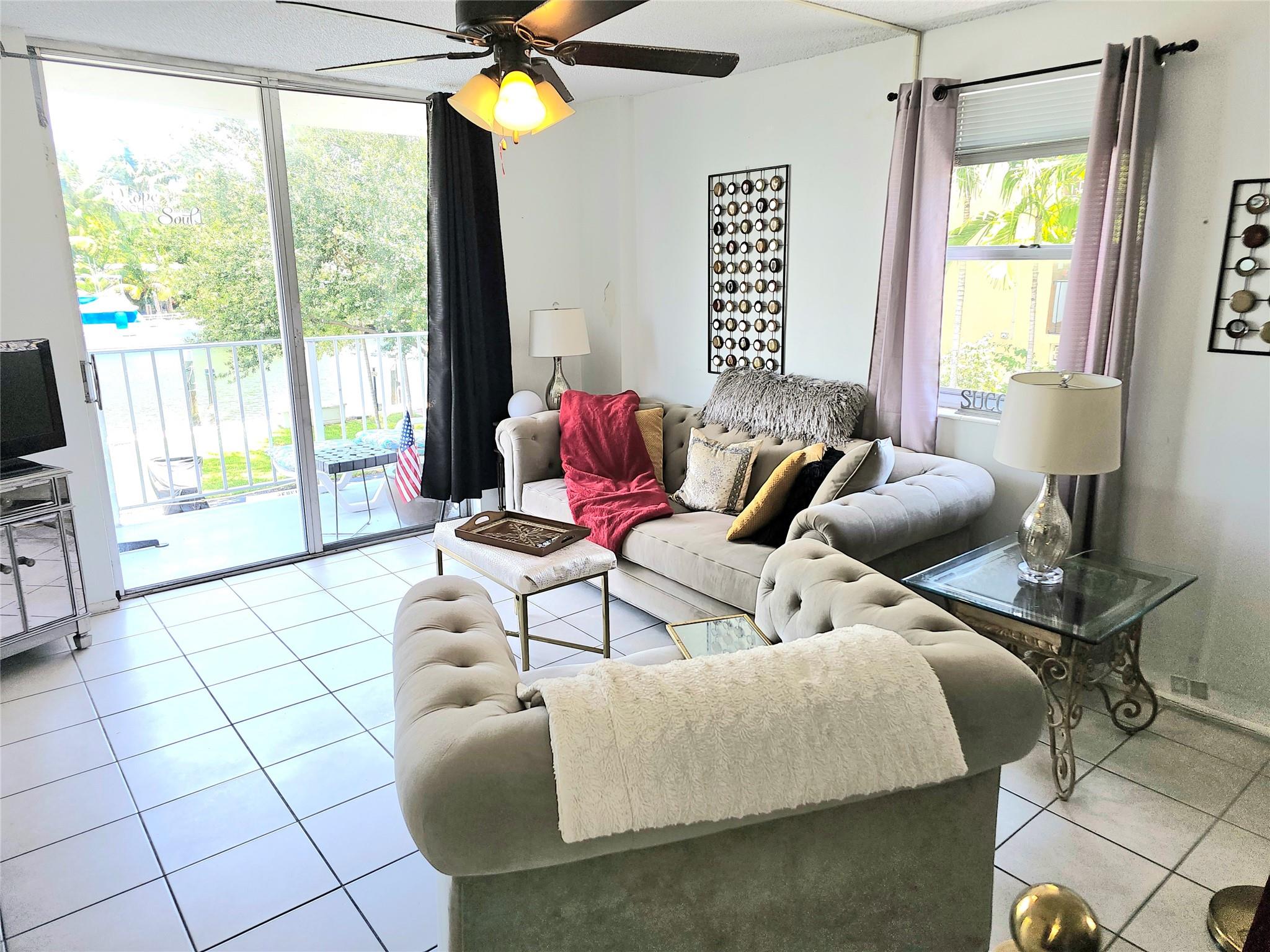1731 SE 15th St 215, Fort Lauderdale, FL, 33316/$339,000 3 1731 SE 15th St 215