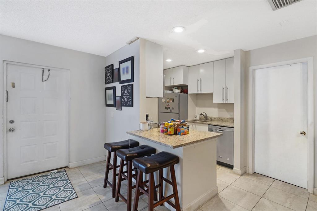 BEAUTIFUL, SPACIOUS, ALL REDONE CORNER UNIT WITH SPLIT FLOOR PLAN, WHITE GRANITE STAINLESS KITCHEN, REMODELED BEDROOMS AND BATHROOMS, AND A PRIVATE COURTYARD ENTRY. GREAT PEACEFUL LOCATION NEAR I-95, BEACHES, SHOPPING IN A PET FRIENDLY COMMUNITY THAT INCLUDES TENNIS, POOL, PLAYGROUND, PICNIC AREA AND MORE.
