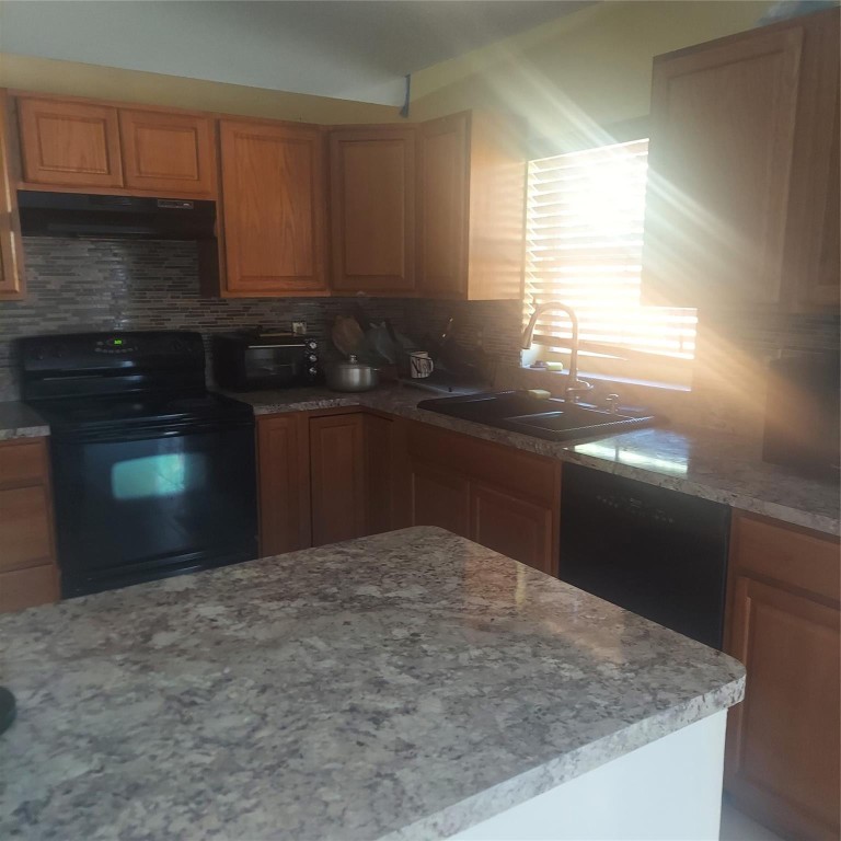 Lyons West 137-40 B - Residential