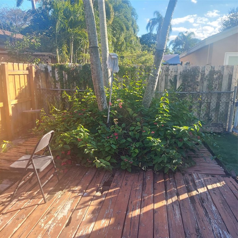 Lyons West 137-40 B - Residential