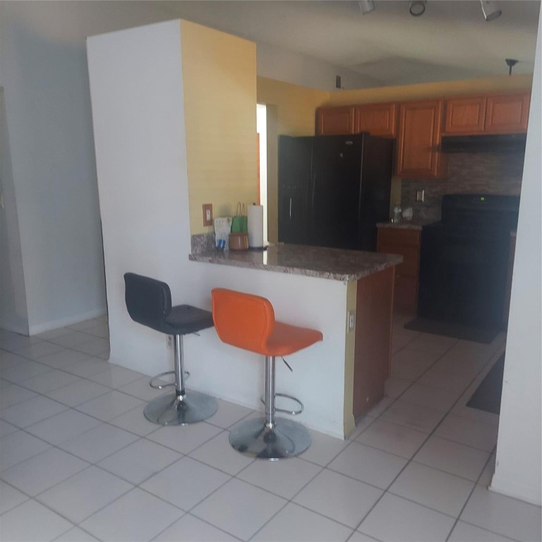 Lyons West 137-40 B - Residential