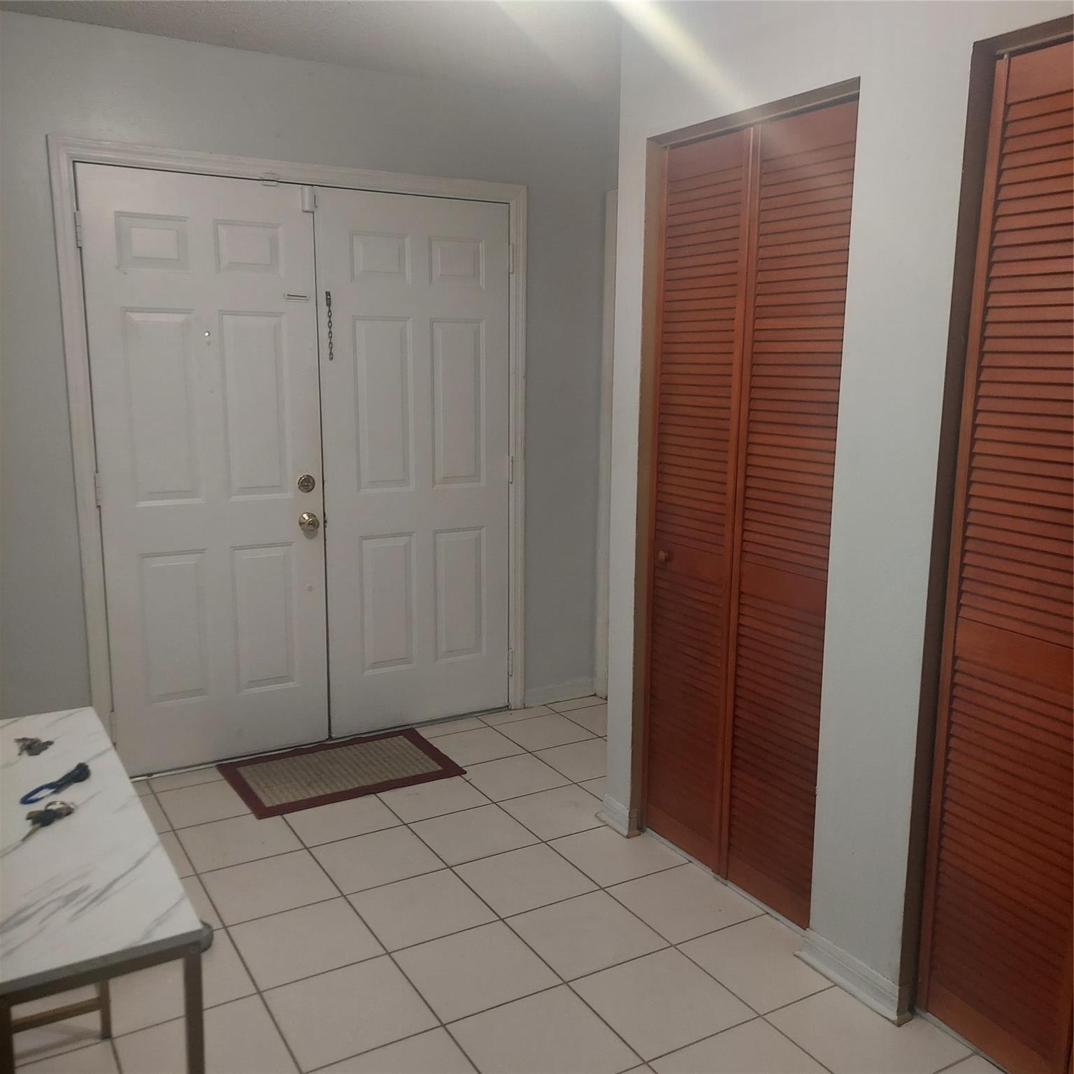 Lyons West 137-40 B - Residential