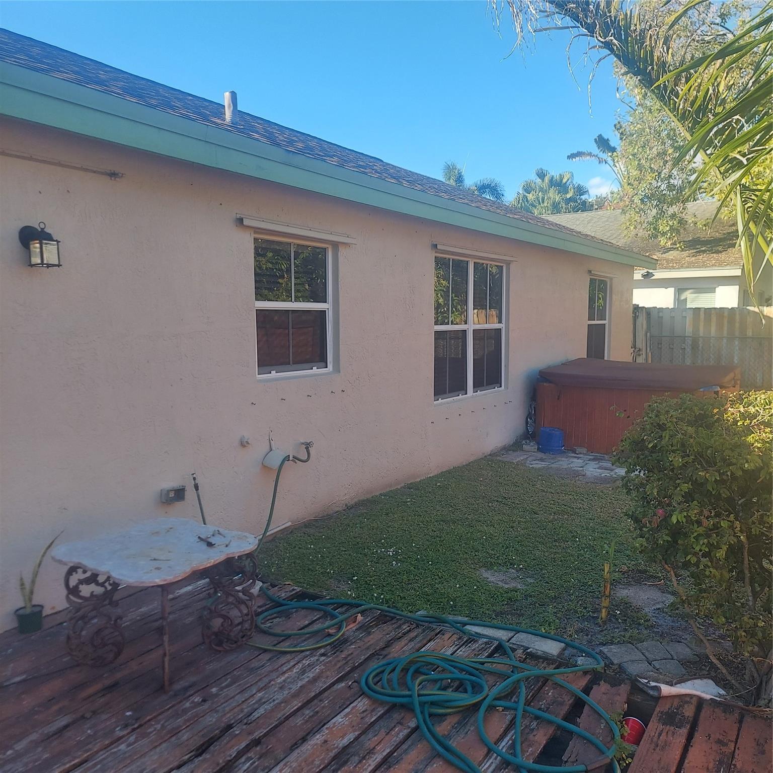 Lyons West 137-40 B - Residential