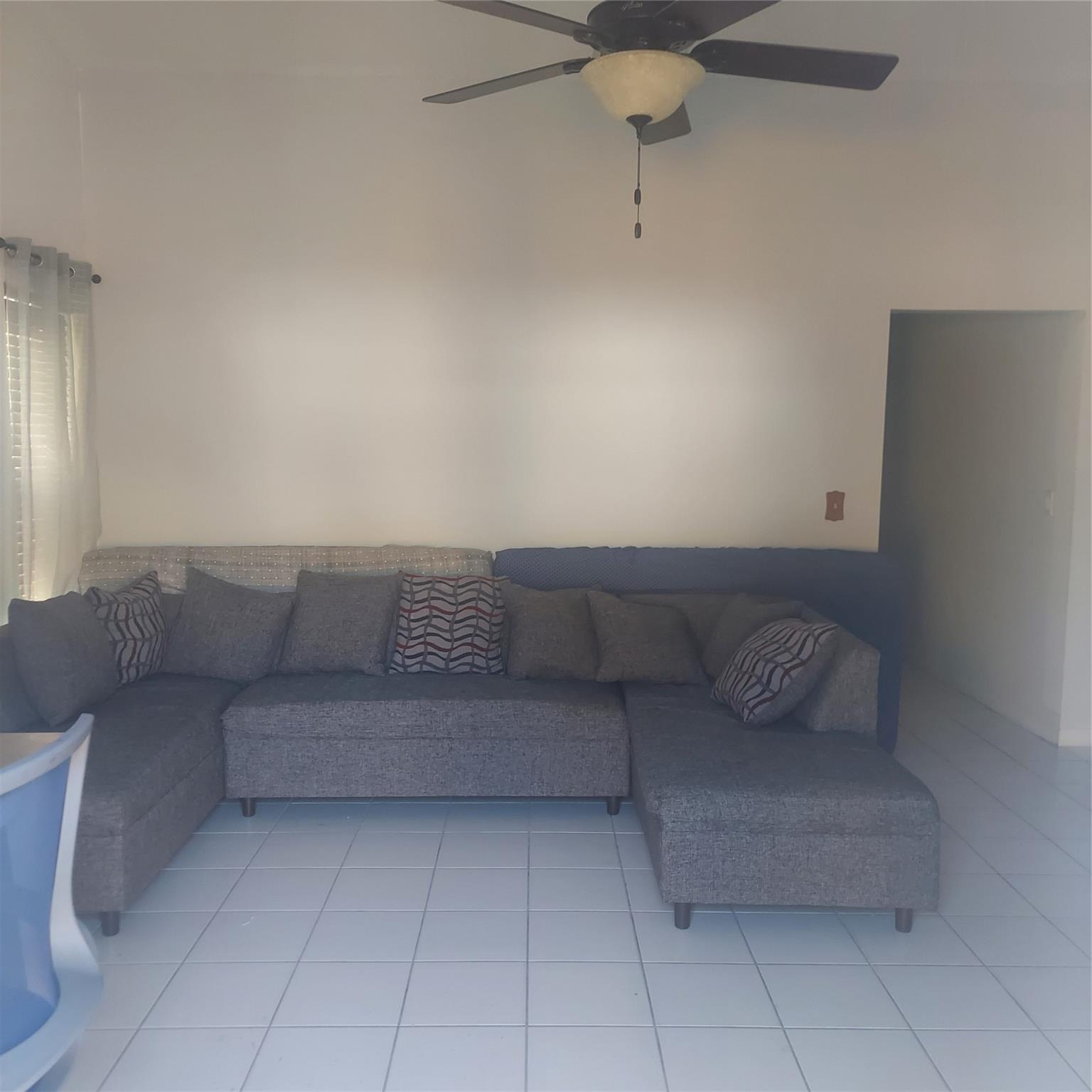 Lyons West 137-40 B - Residential