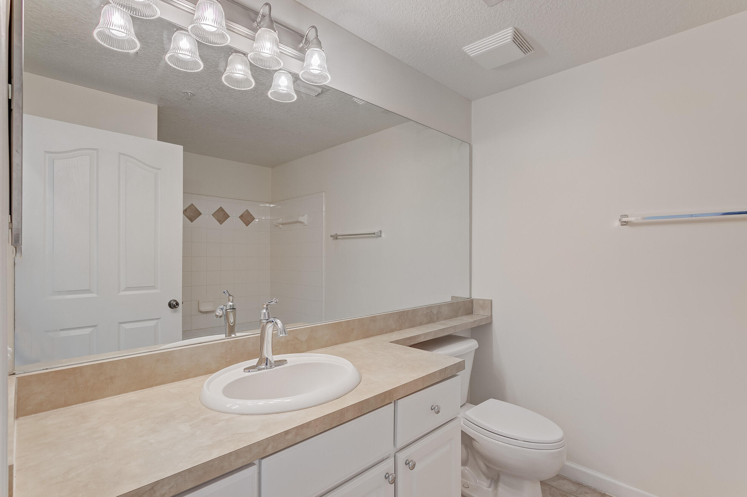 FIORE AT THE GARDENS CONDO - Residential Lease