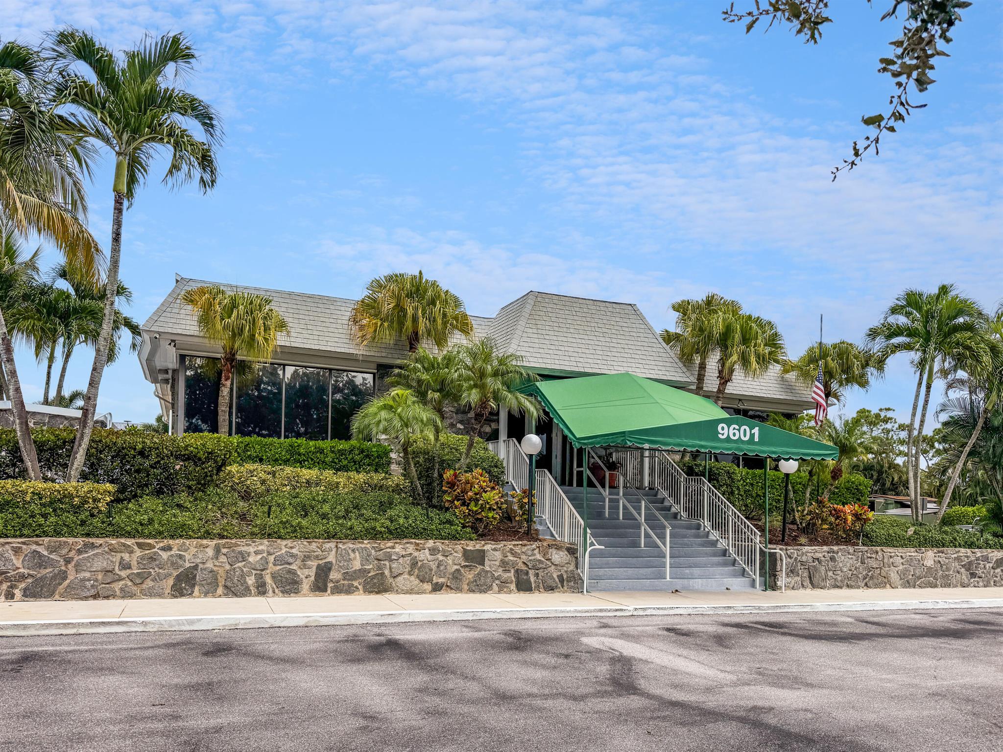 LITTLE CLUB CONDO - Residential