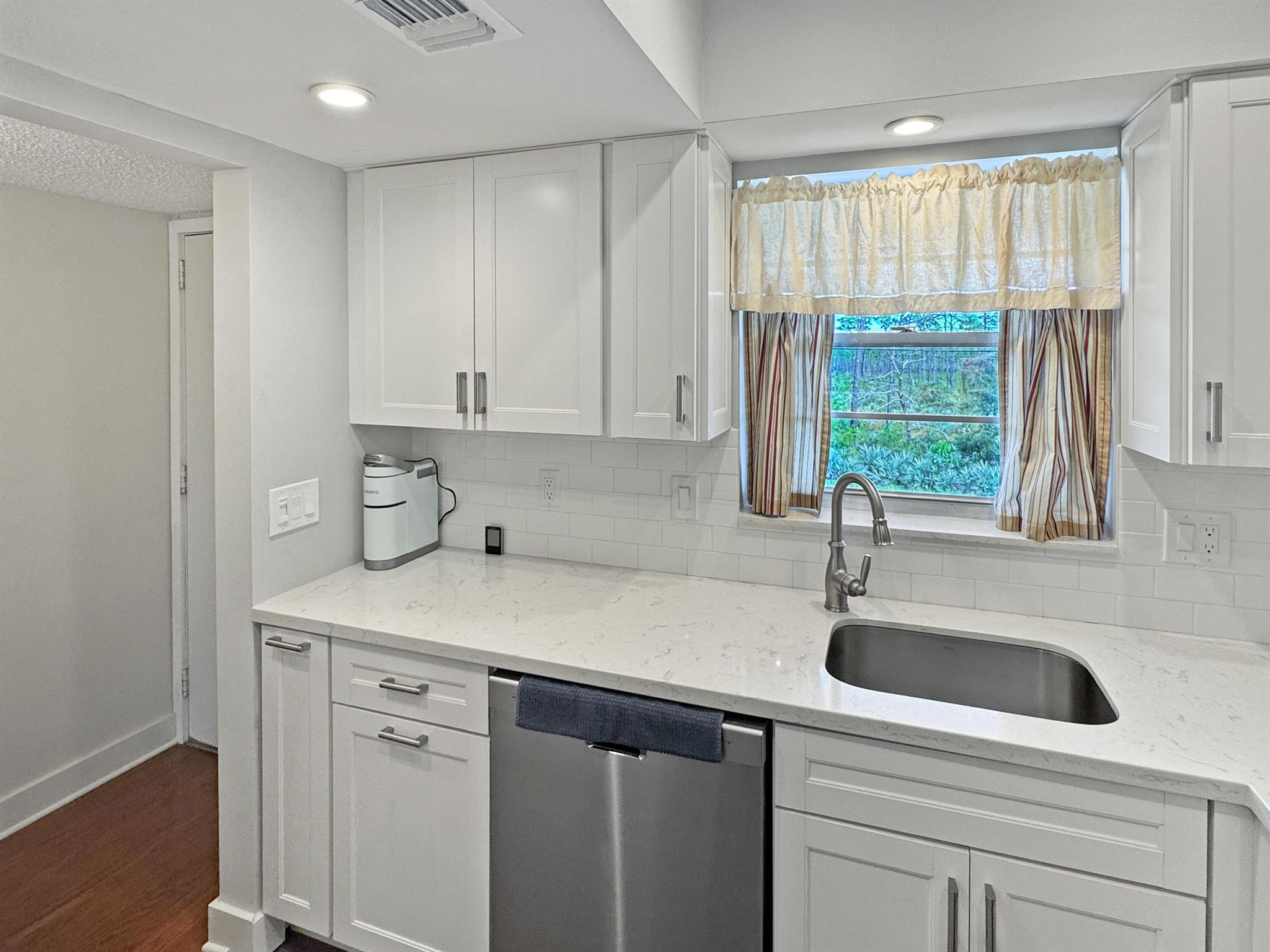 LITTLE CLUB CONDO - Residential