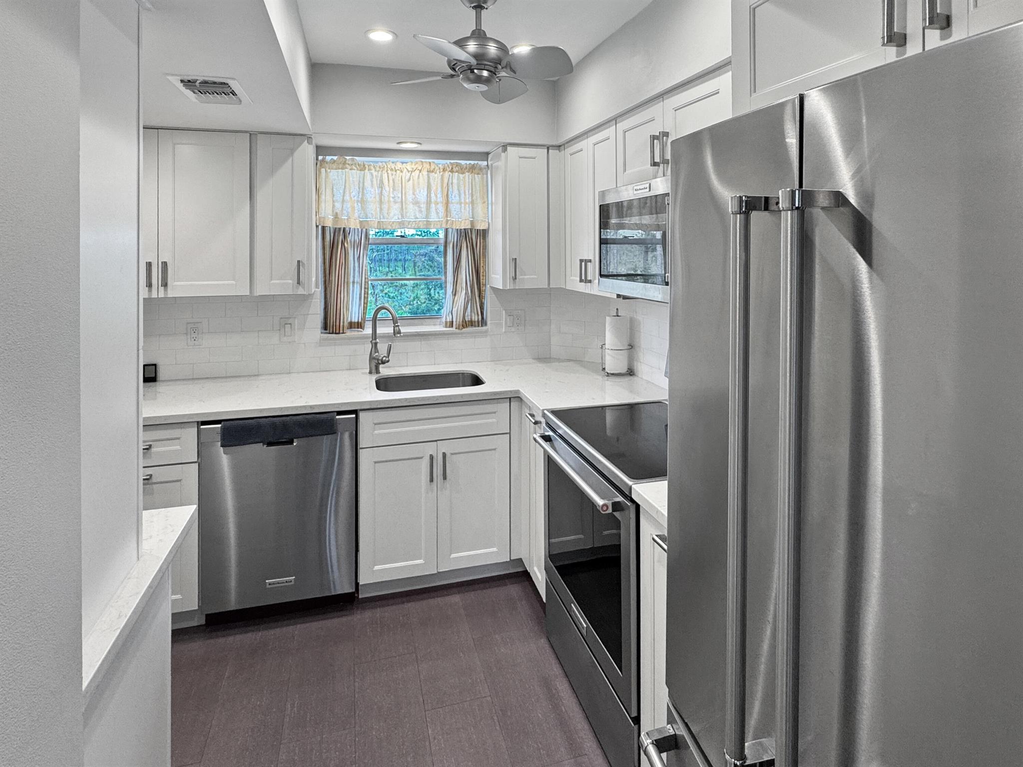 LITTLE CLUB CONDO - Residential