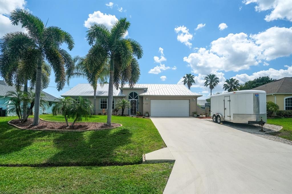 Photo of 160 NE Twylite Terrace Ter, Port St Lucie, FL 34983 (MLS # R10706273)