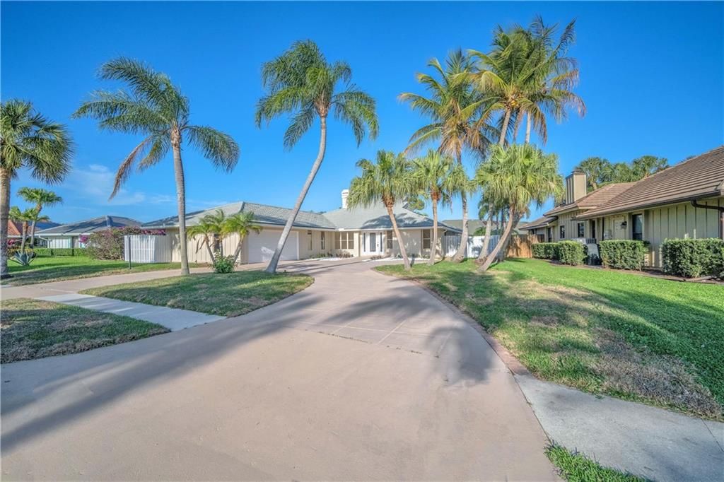 Photo of 12894 N Normandy Way, Palm Beach Gardens, FL 33410 (MLS # F10353959)