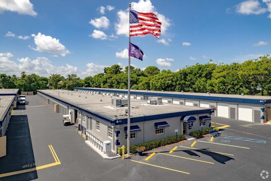 Multiple commercial units now available for lease, ranging from 600–2,800 SF with rents starting at $1,600 per month. These versatile spaces are ideal for a variety of business uses, offering flexibility and functionality for growing operations. For more information or to schedule a showing, please contact Steve Bess.