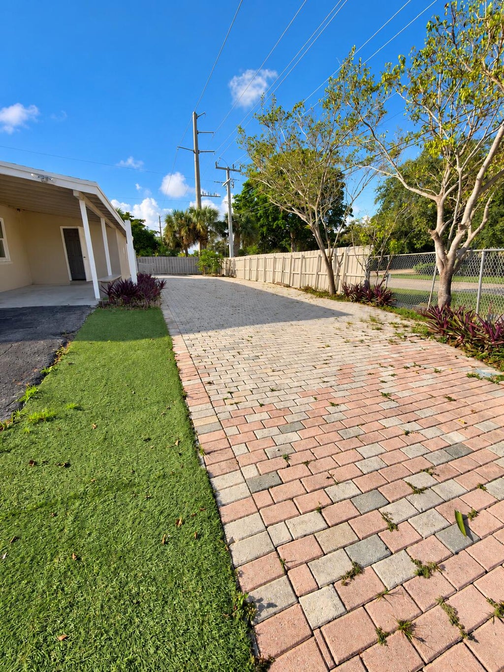 Photo of 1500 NE 42ND Court, Pompano Beach, FL 33064 (MLS # B26084786)