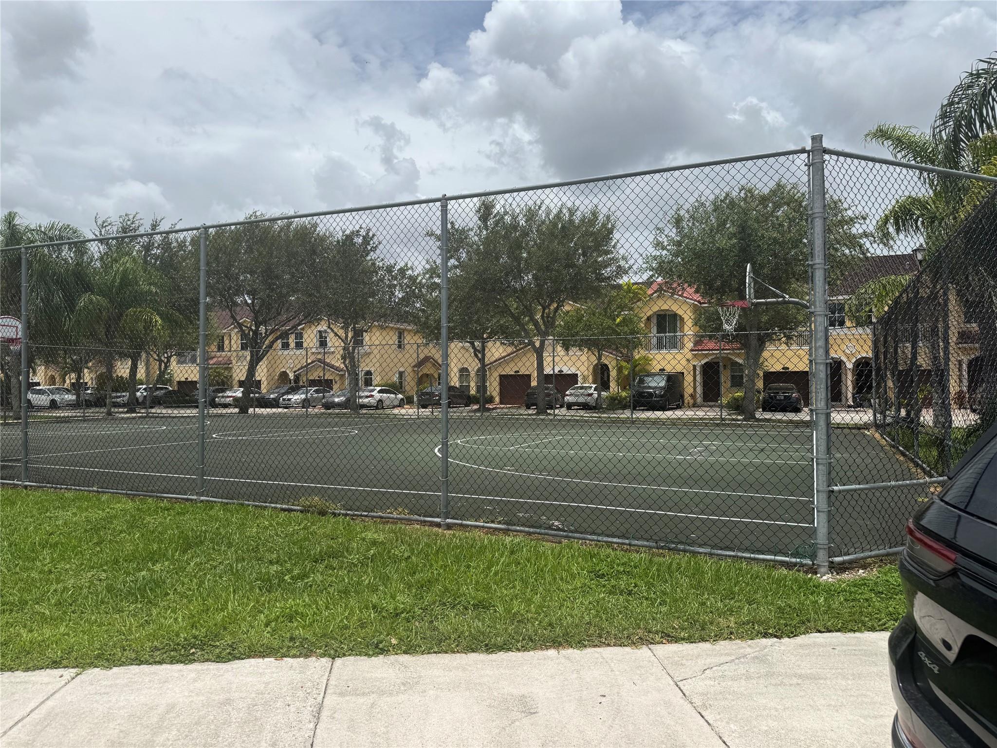 GRAND LAKES PHASE I - Residential Lease