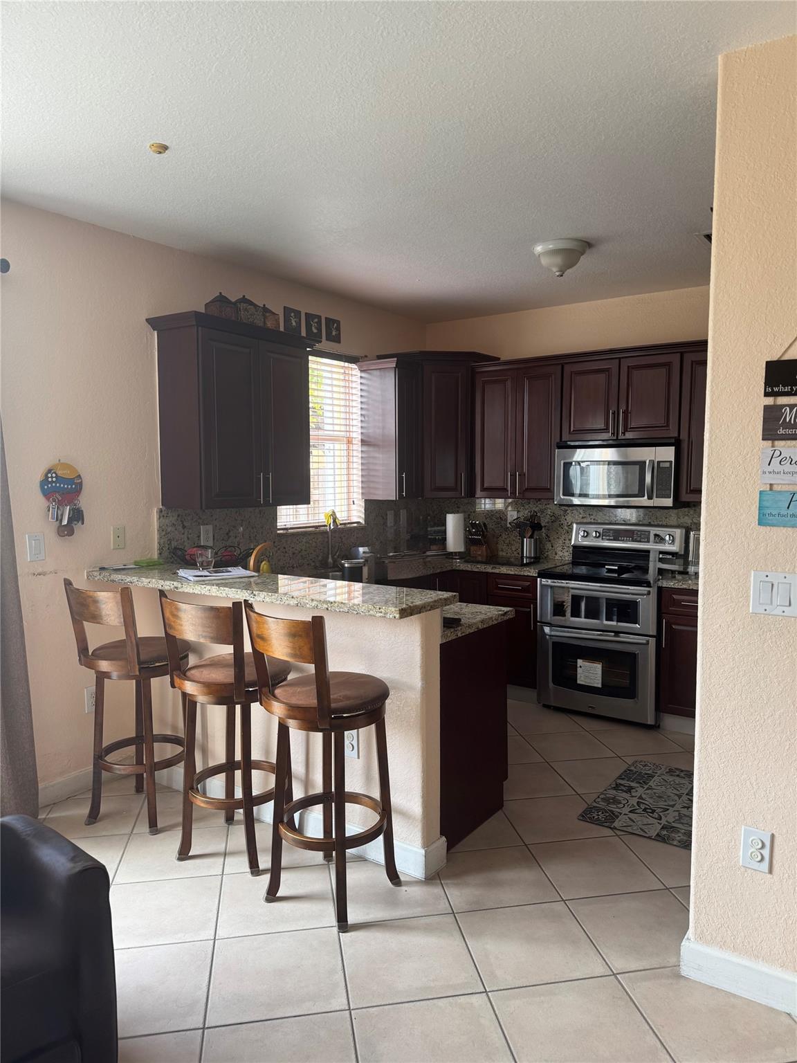 GRAND LAKES PHASE I - Residential Lease