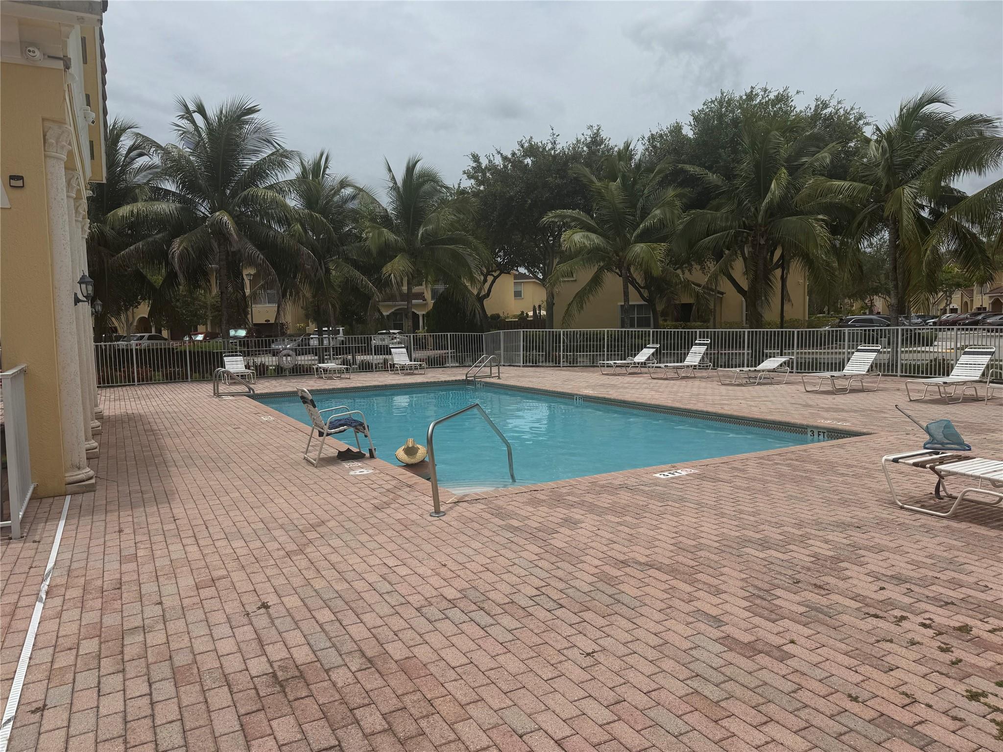 GRAND LAKES PHASE I - Residential Lease