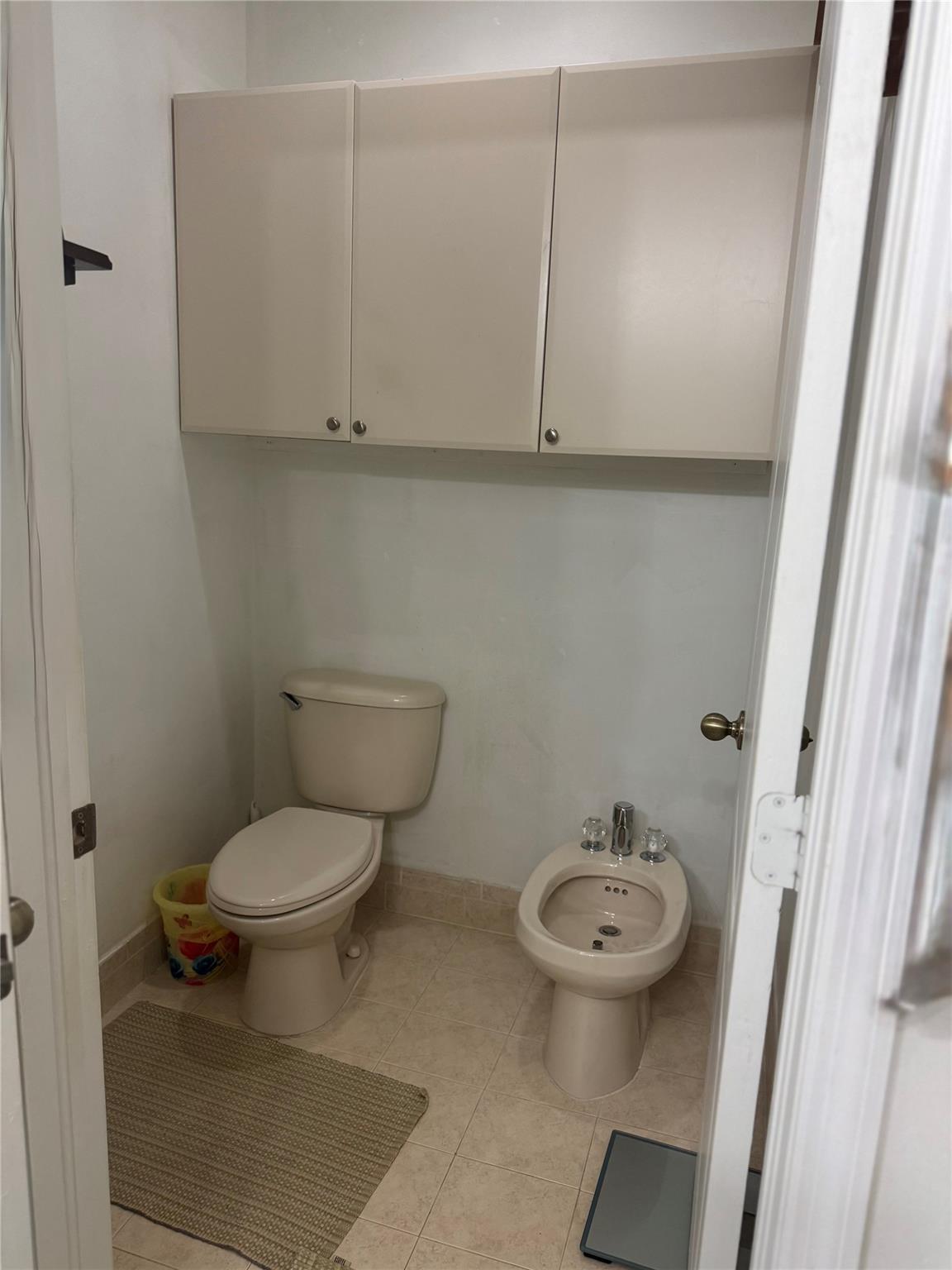 GRAND LAKES PHASE I - Residential Lease