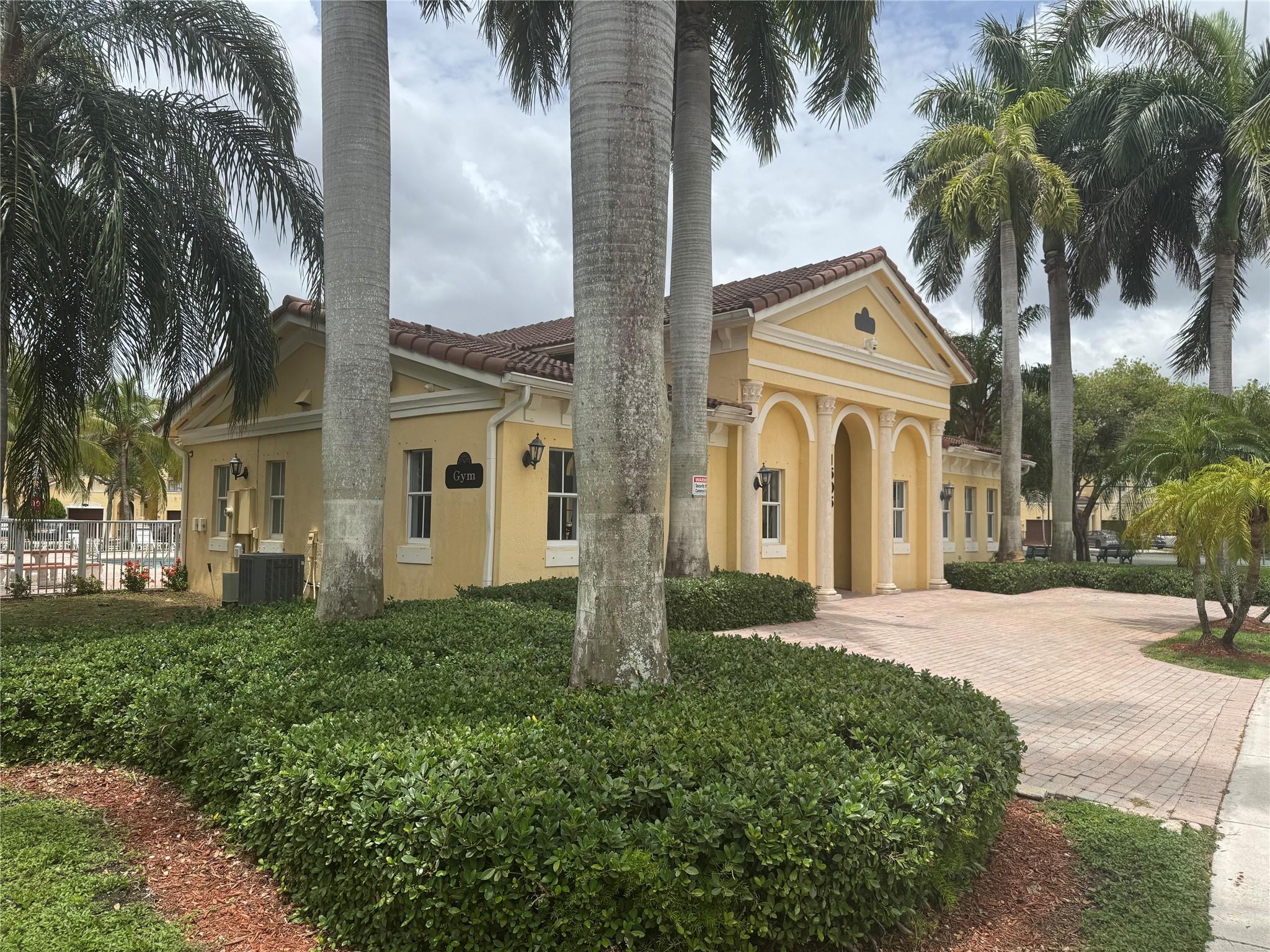 GRAND LAKES PHASE I - Residential Lease