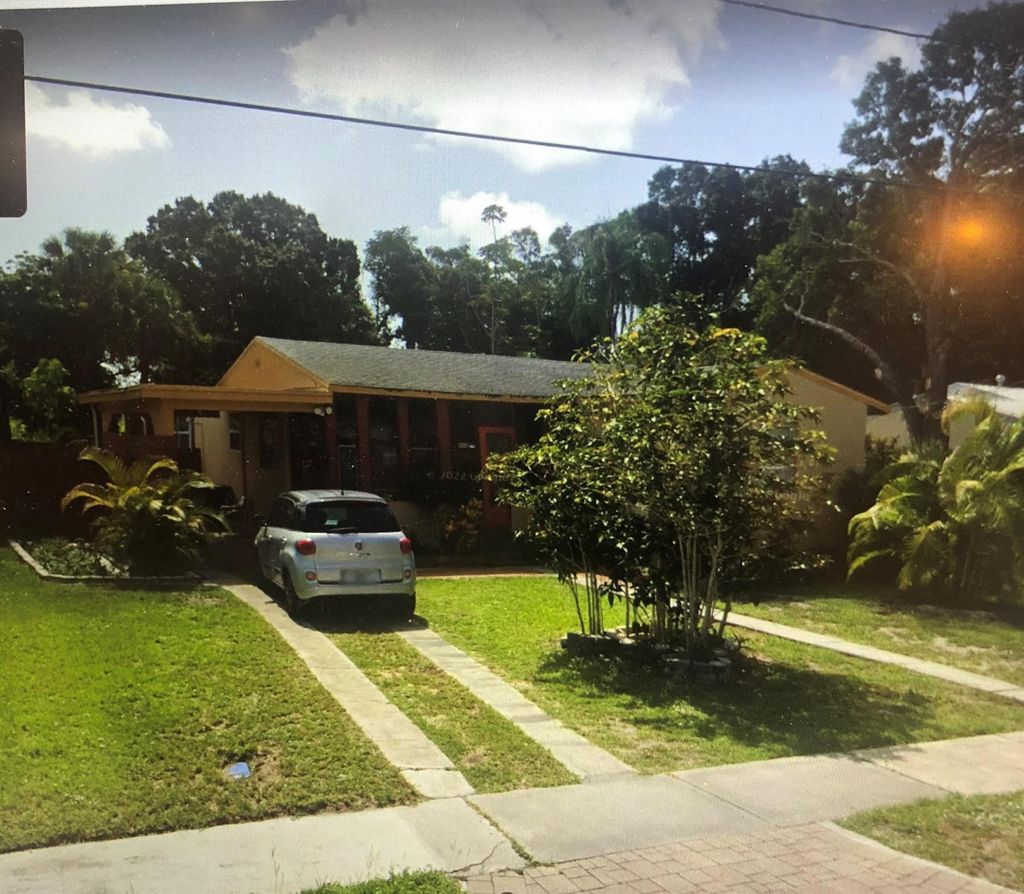 Photo of 808 S 12th Street, Fort Pierce, FL 34950 (MLS # R10883572)