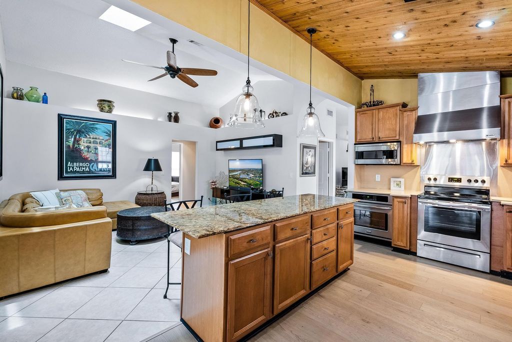 Photo of 149 Cypress Cove, Jupiter, FL 33458 (MLS # R11102997)