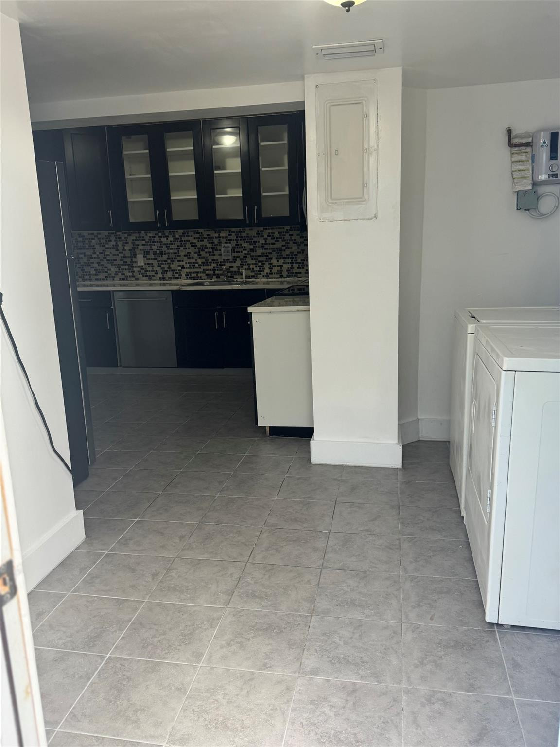 BREEZYWAY MANOR ADD - Residential Lease