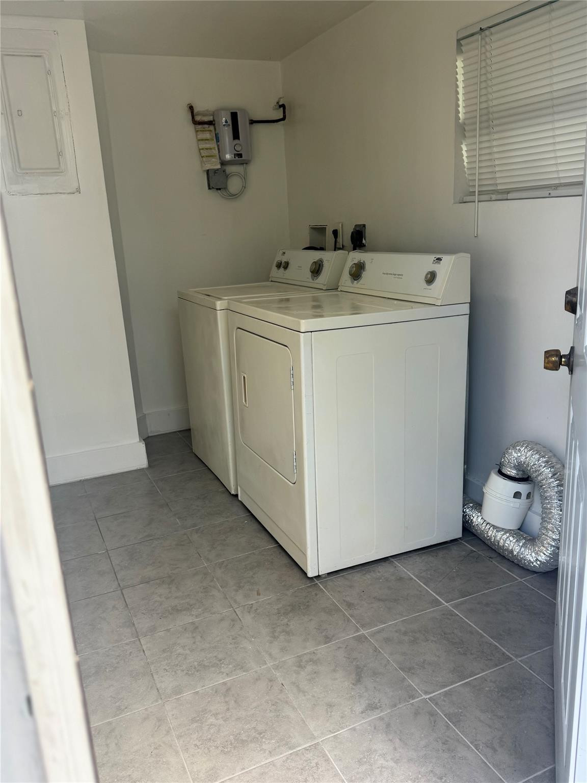BREEZYWAY MANOR ADD - Residential Lease